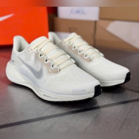 Nike Pegasus 41 beige